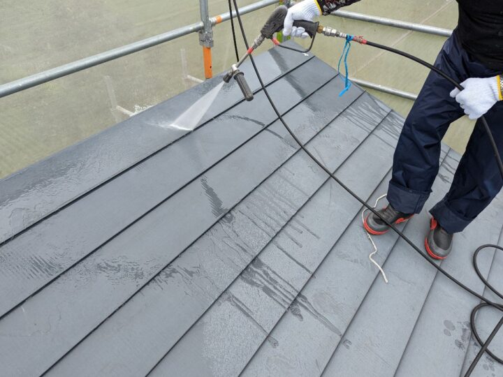 屋根 ガルバリウム鋼板 高圧洗浄