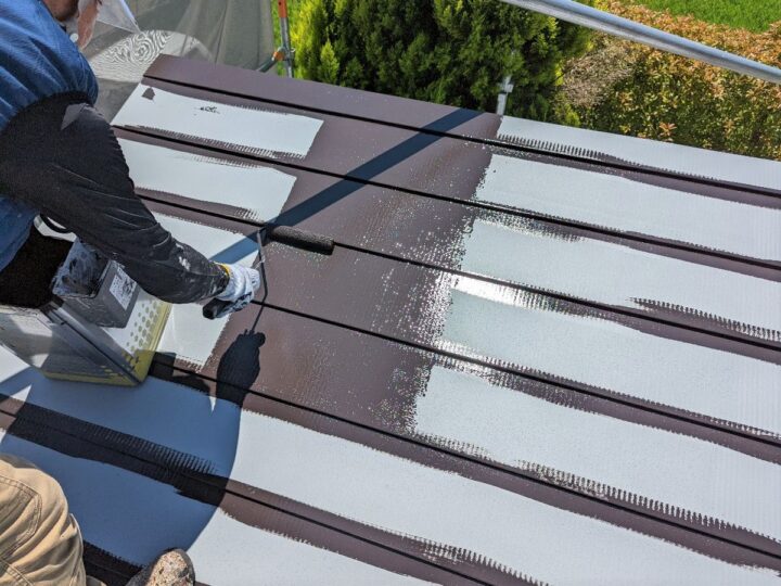 屋根 ガルバリウム鋼板 上塗１回目