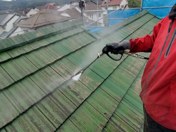 屋根（モニエル瓦）　高圧洗浄