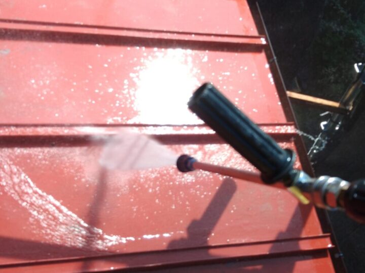 【屋根塗装工事】スチール面 高圧洗浄