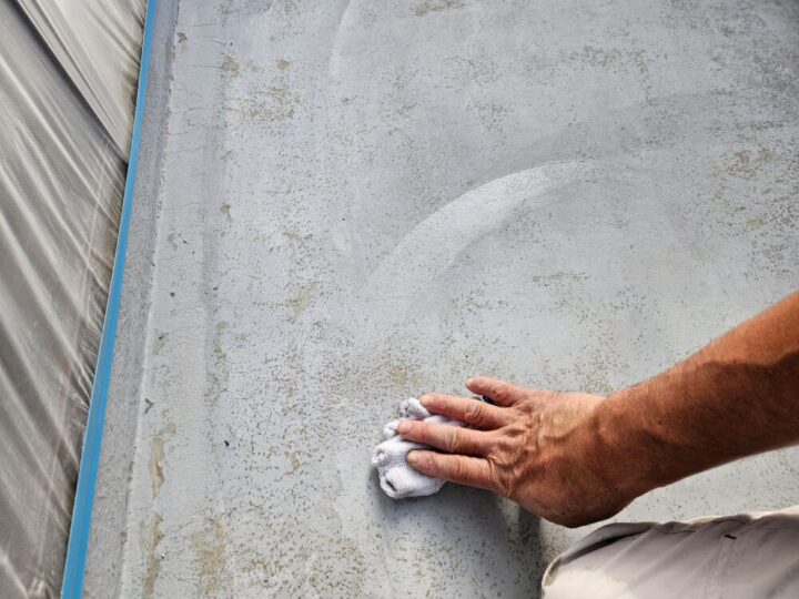 【バルコニーFRP防水工事】アセトン拭き