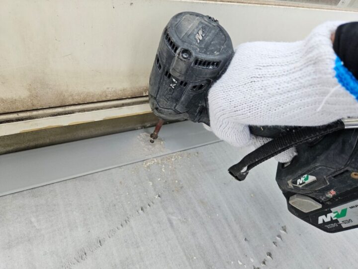 【シート防水工事】鋼板取付